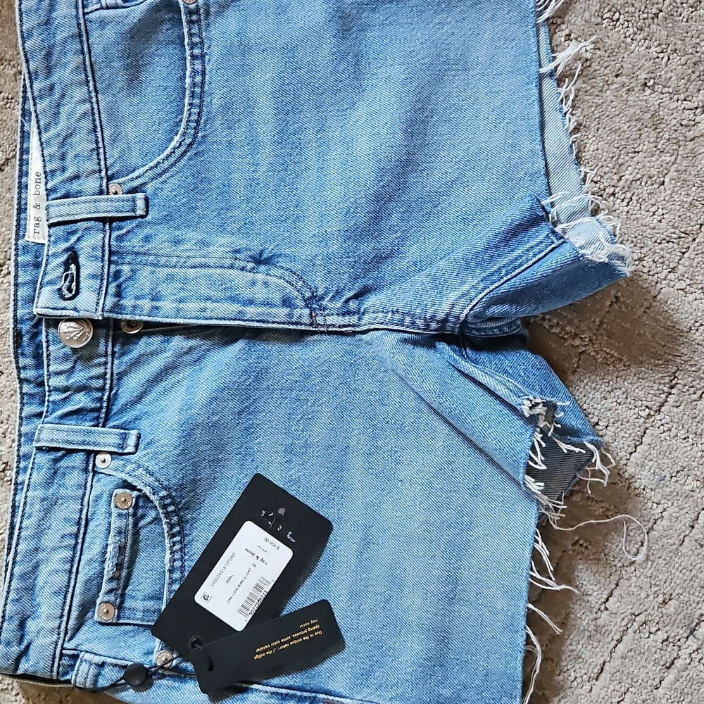 NWT rag & bone | Women’s medium blue Dre Low-Rise raw hem jean shorts, size 26
